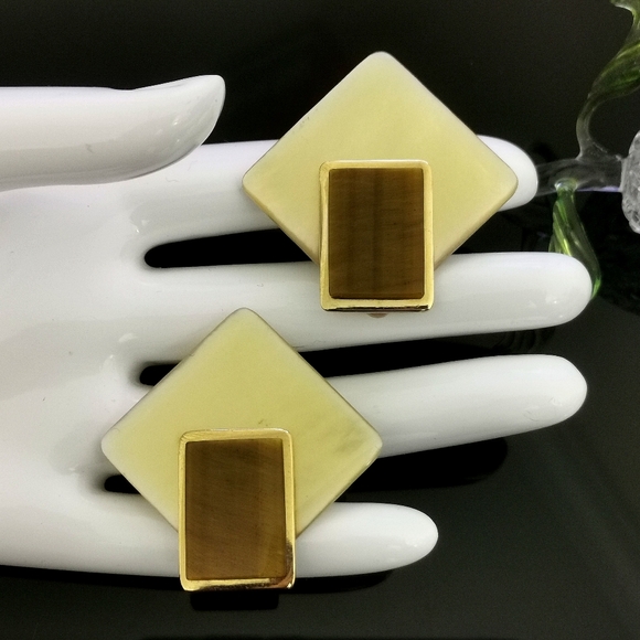 Vintage FAC/Butler Unsign gold tone mother of pearl/tiger eye brooch earring set - Picture 3 of 10